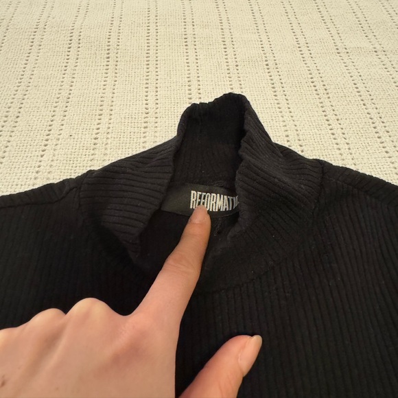 Reformation Ribbed Black Turtleneck Top - size M - Picture 3 of 5
